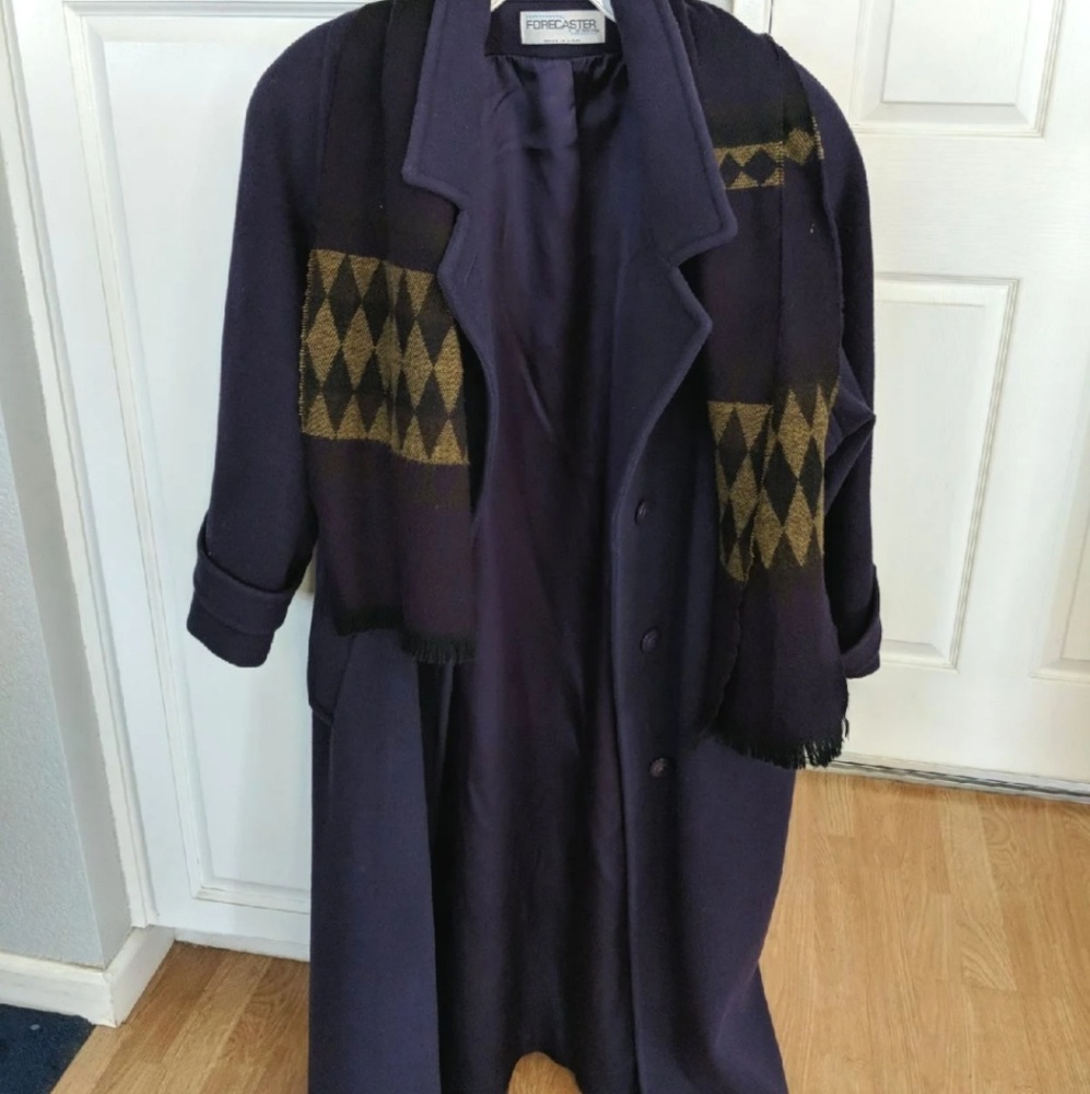 Women's Coat - Picture 2 of 2